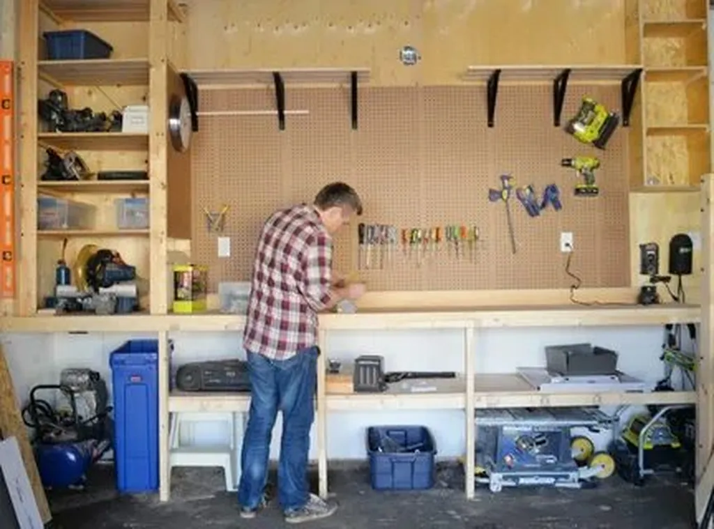 - Transform Your Garage into a Functional and Organized Space with Professional Storage Solutions