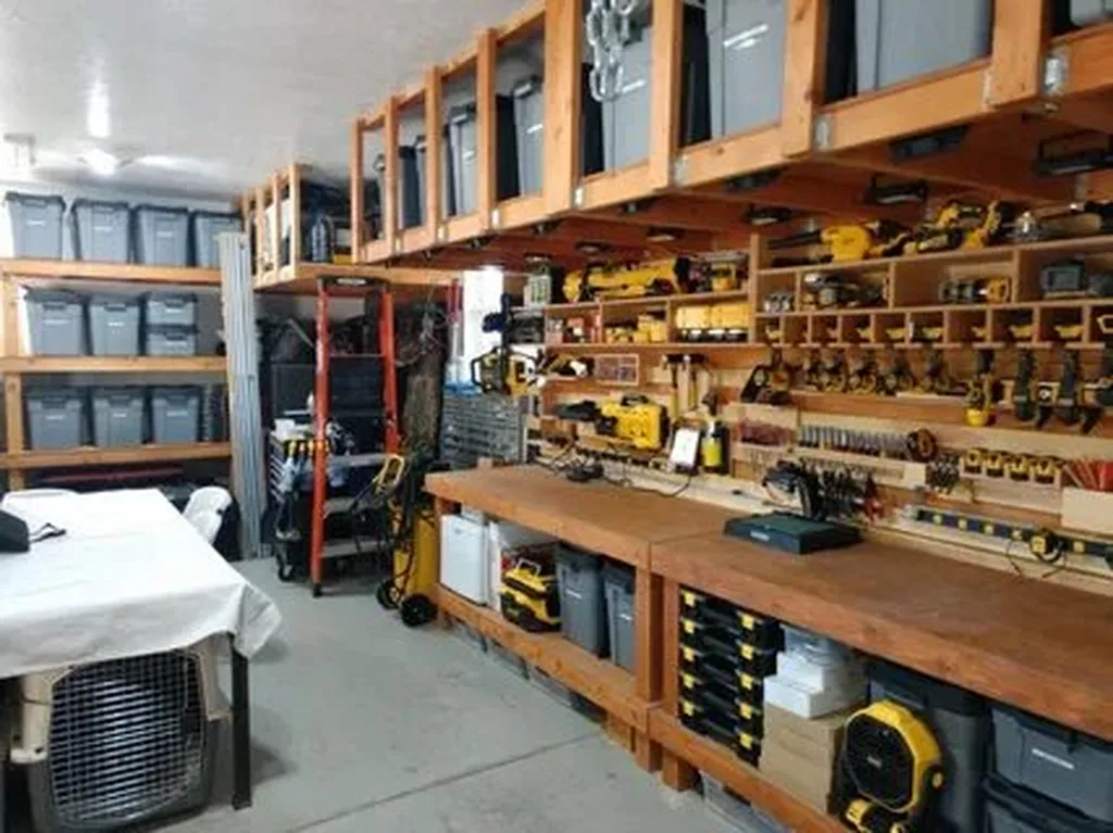 - Expert Strategies for Maximizing Storage and Enhancing Aesthetics