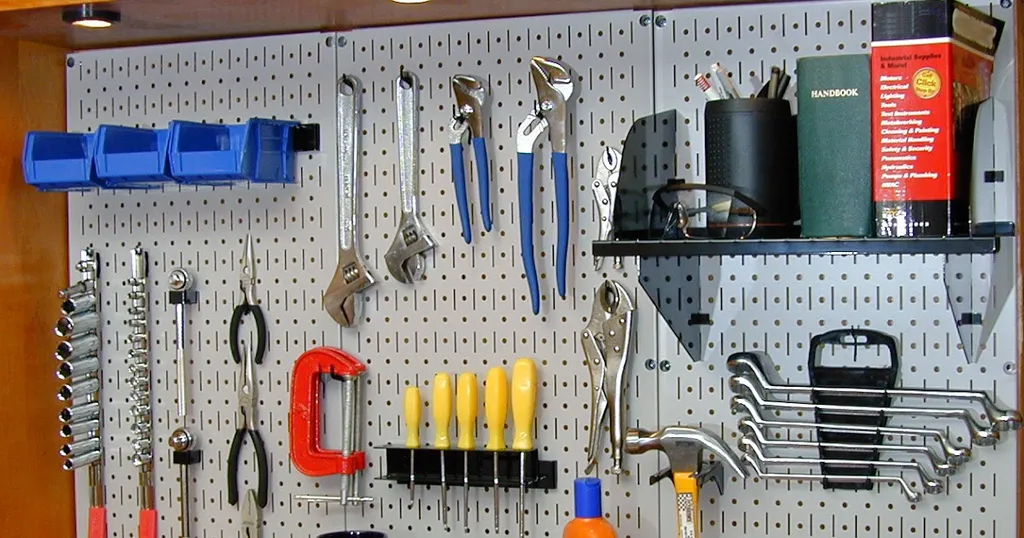 Upgrade Your Garage Aesthetics and Value with Gulfport FL Garage Cabinets