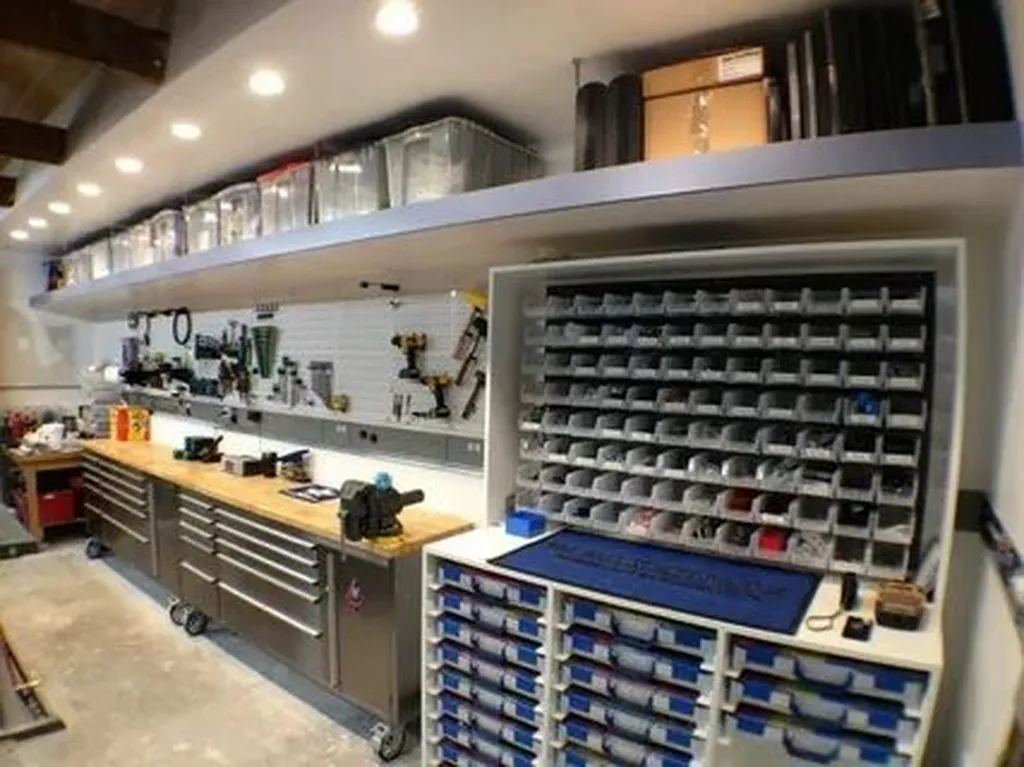 - Utilize⁢ hanging hooks and organization systems for a clutter-free space