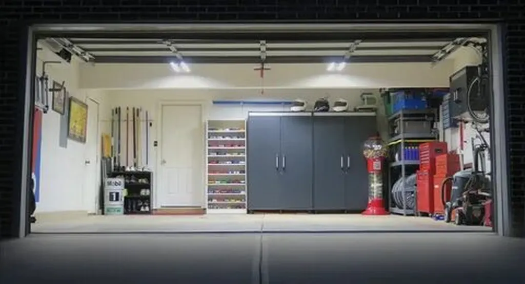 Revamp Your Garage with Customized Garage Cabinets: Expert Tips and Recommendations for Organized Living