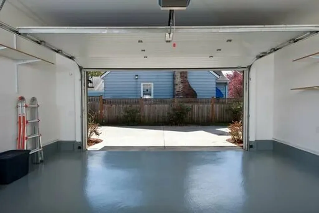 Upgrade Your Garage Door for Enhanced Security and Curb⁣ Appeal