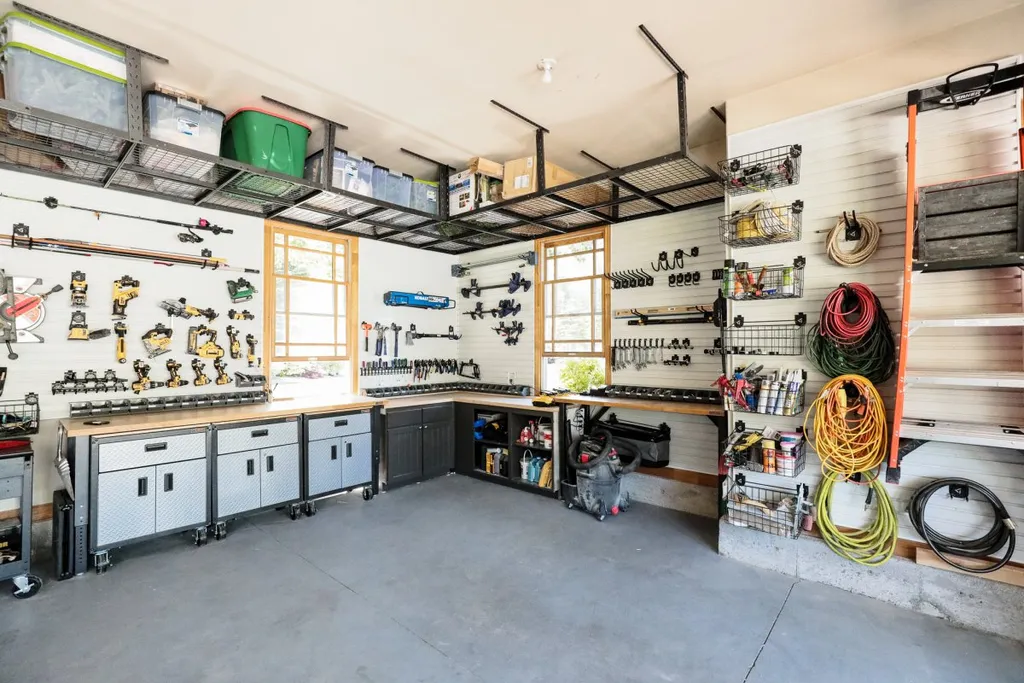 Create a Stylish Entertainment ⁤Area‌ with a Garage Remodel