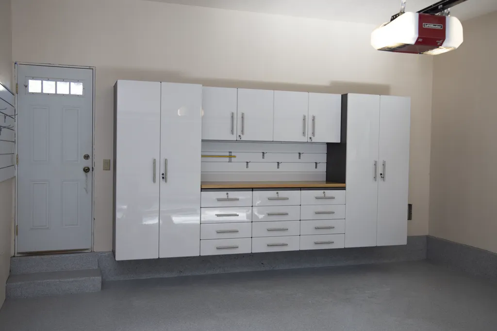 - Maximize storage space ⁤with practical shelving⁤ solutions