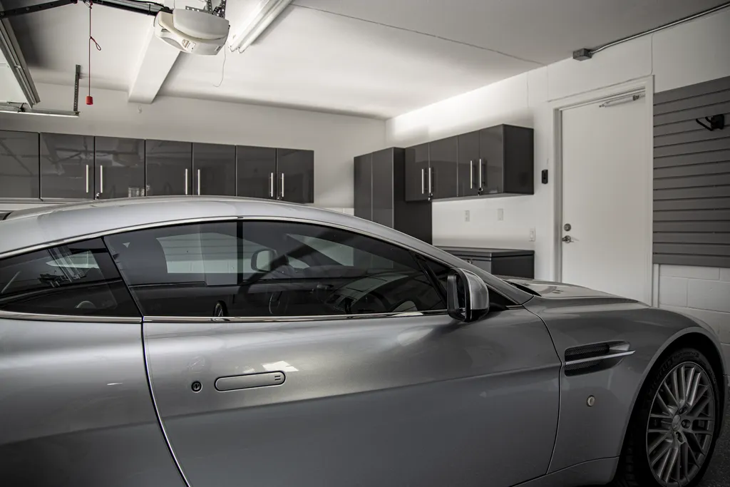 Enhance the Aesthetic Appeal with Flooring and Lighting ⁣Updates