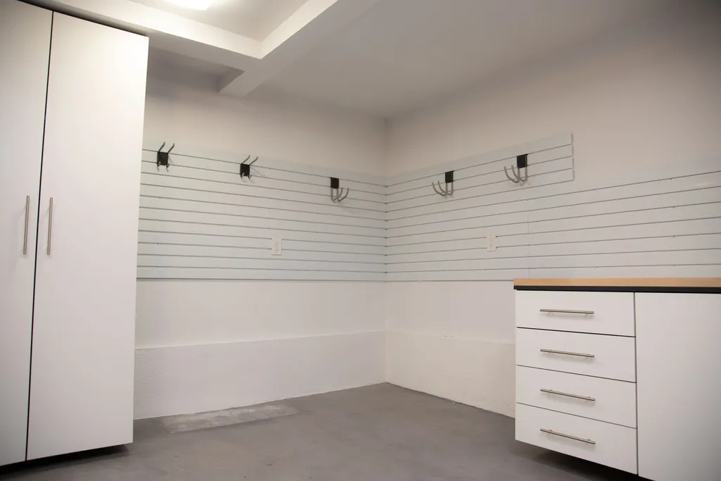 Maximize Garage Storage with Slatwall: A Space-Saving Solution Tailored for Fort Myers Beach FL Homes