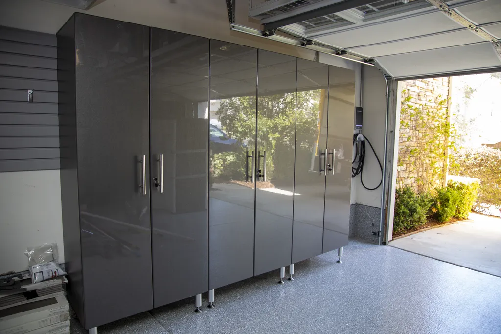 Organize Your Garage with Customized Solutions from Tarpon Springs FL Storage Pros