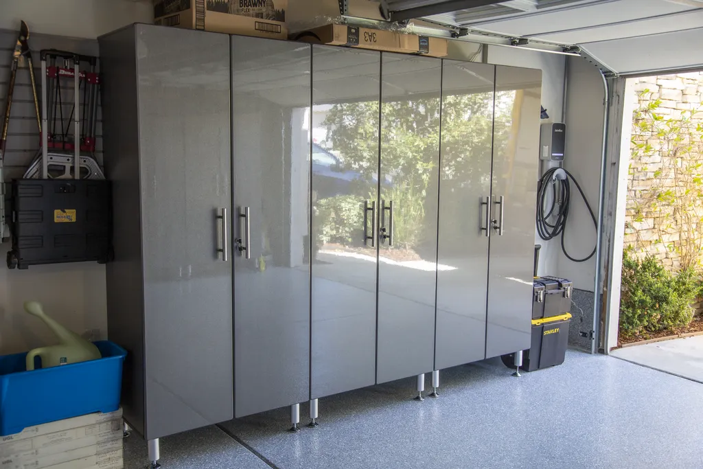 - Transform Your Garage into an Organized⁢ Oasis with Custom Shelving‍ Solutions